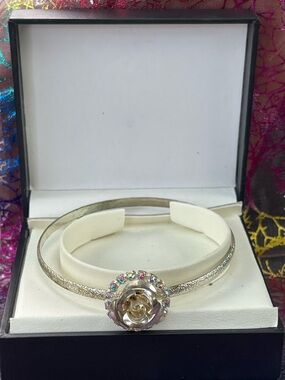 1 bracelet
